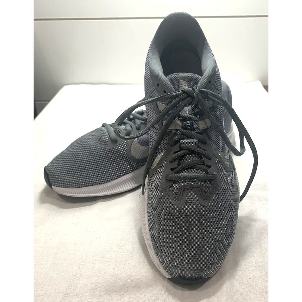 NIKE Downshifter Cool Grey AR4947 001 Women's Size 9,5 Gray NEW